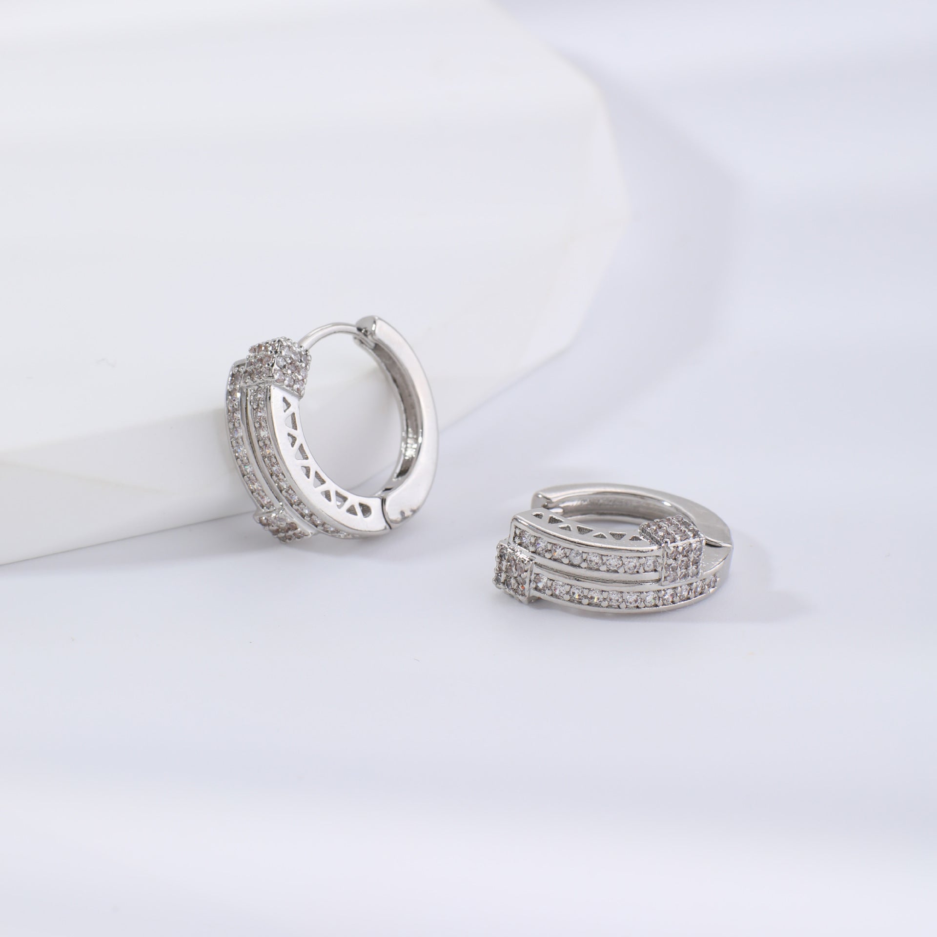 Autumn European And American Hip-Hop New Round Geometric Zircon Pendant Ear Clips